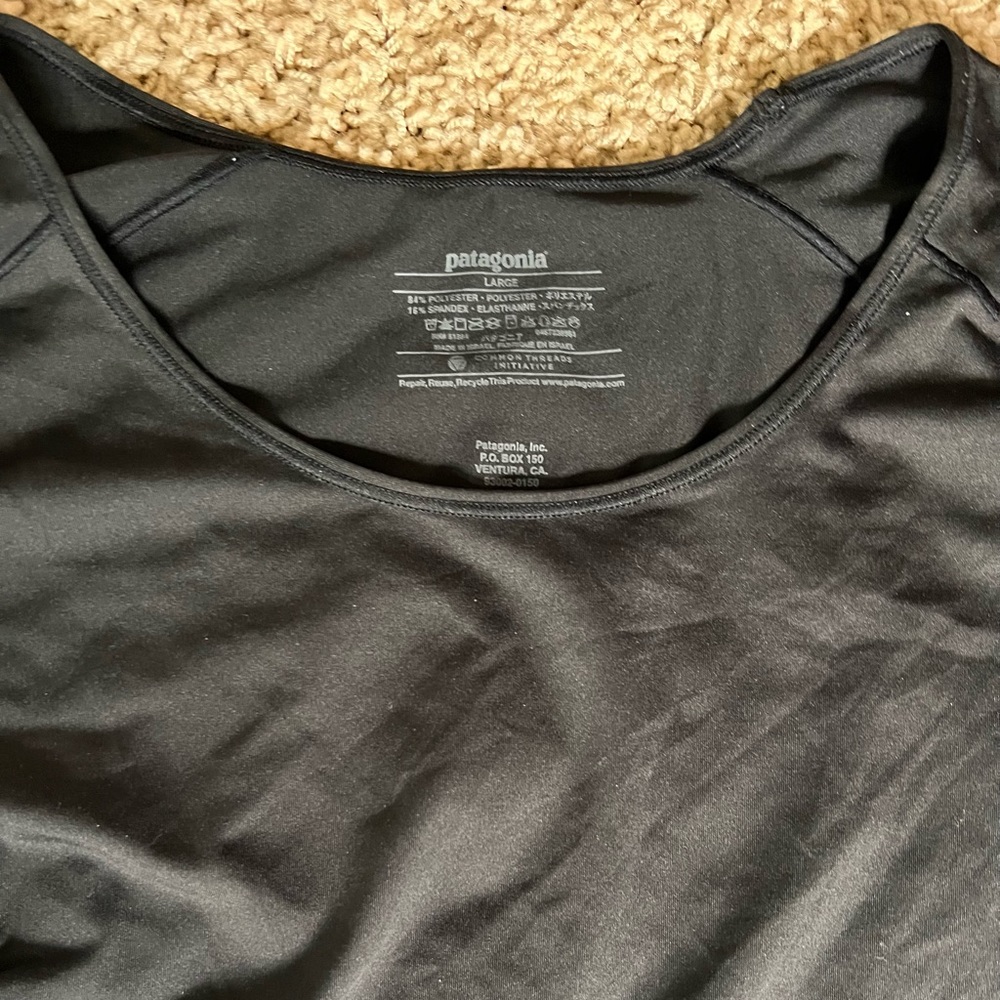 EUC Women’s Patagonia baselayer sized large